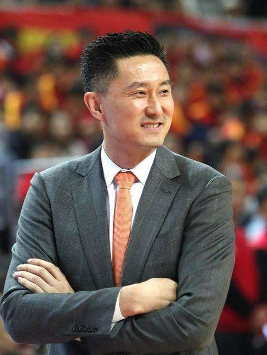 啥？孔德龙诧异的问：叶先生，从燕京到金陵，飞机也就两个小时啊......坐飞机？叶辰不屑的说道：就凭你，还配坐飞机？你给我骑自行车去，沿途只许睡帐篷、不许住酒店，中间要是敢乘坐任何其他交通工具，我就把你的腿打断。